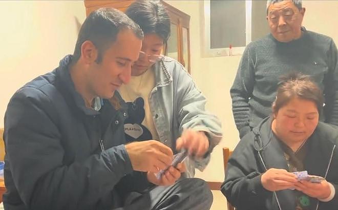 19年山东姑娘远嫁一夫多妻的伊朗，丈夫给半斤黄金彩礼，如今咋样（组图） - 1