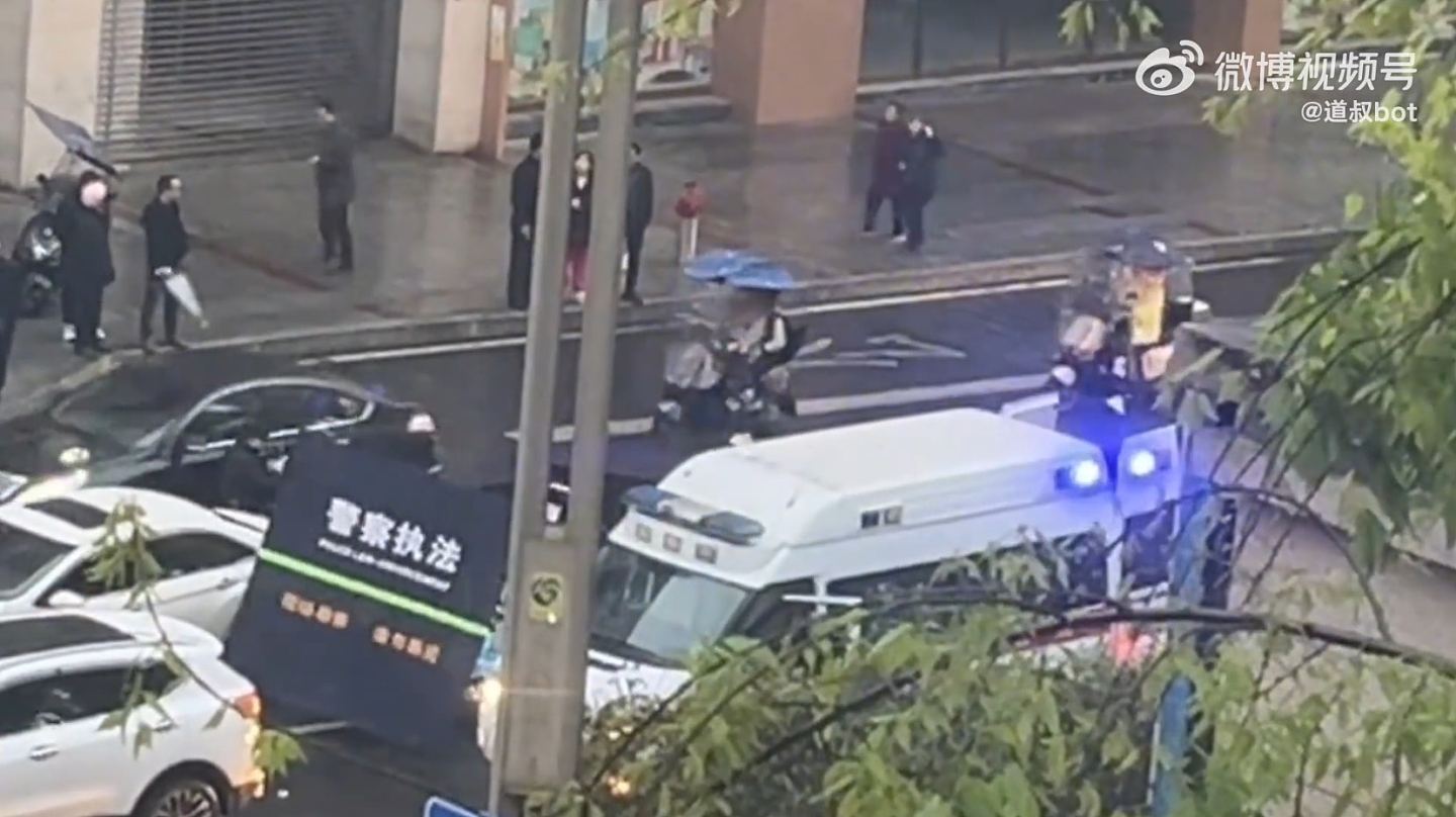 四川16岁高中生过马路被撞飞身亡！肇事车辆驶近斑马线时疑未减速（视频/组图） - 6