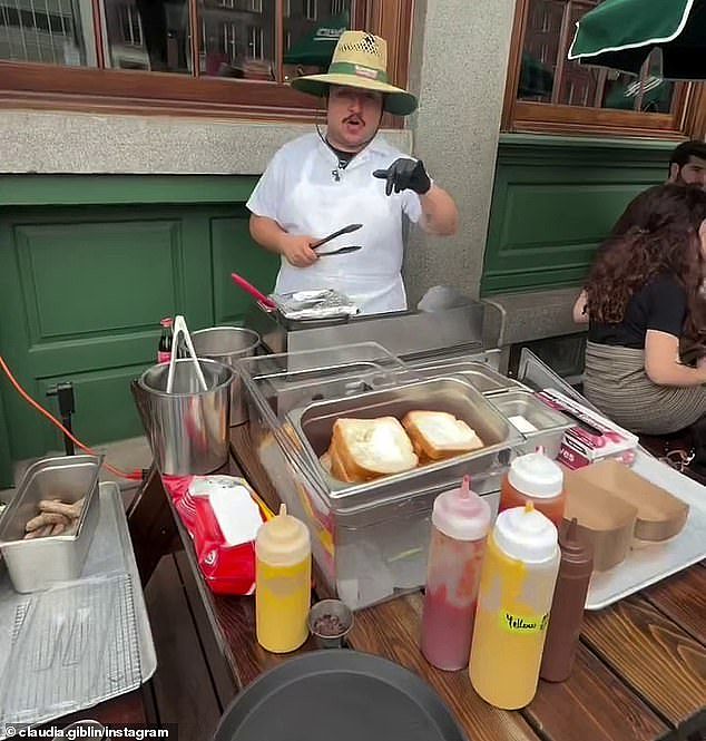 “这是在糟蹋美食!”纽约惊现Bunnings同款经典烤肠,澳洲网友却吵翻了(组图) - 1