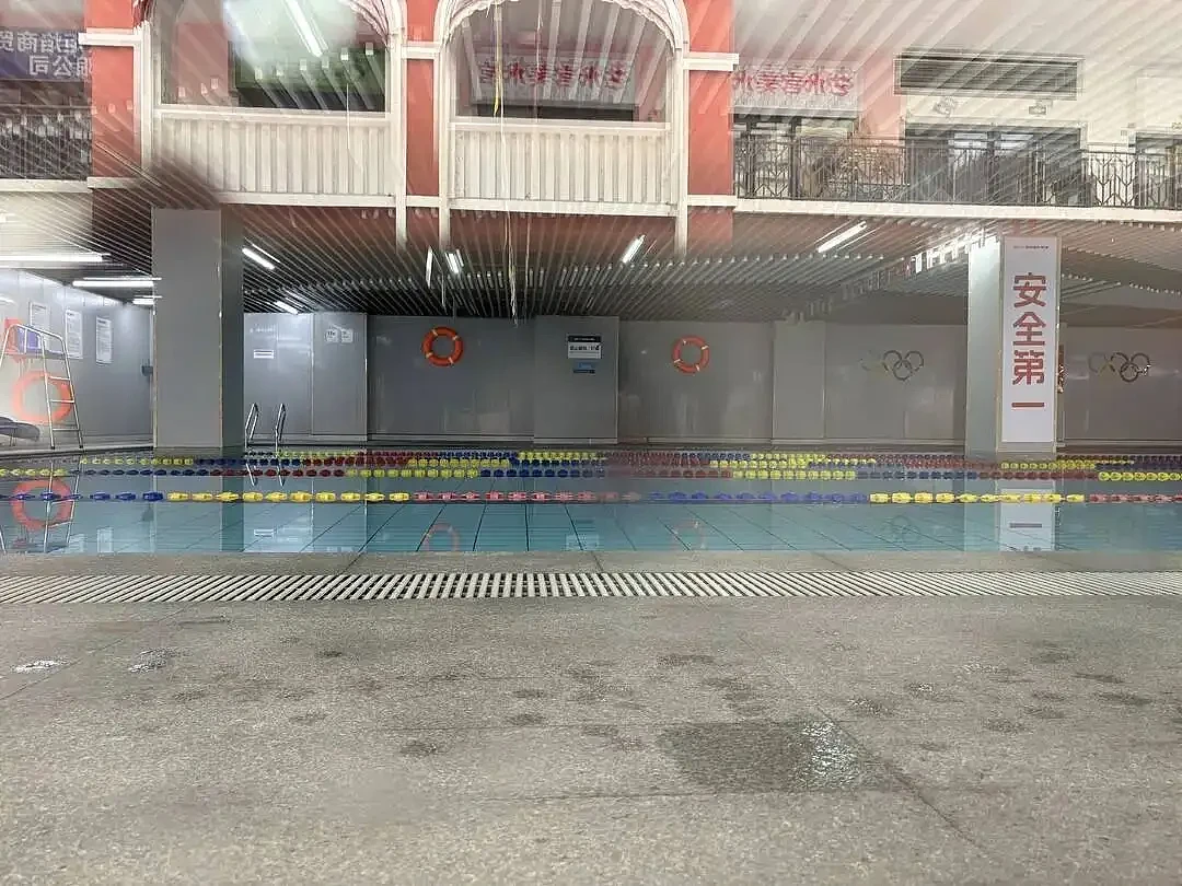 男子在游泳馆溺亡，家属质疑落水十余分钟无人救援（组图） - 5