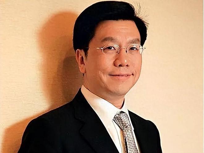 挣了27年美金，美国劝他改美国籍！他转头将864家公司搬回中国（组图） - 1