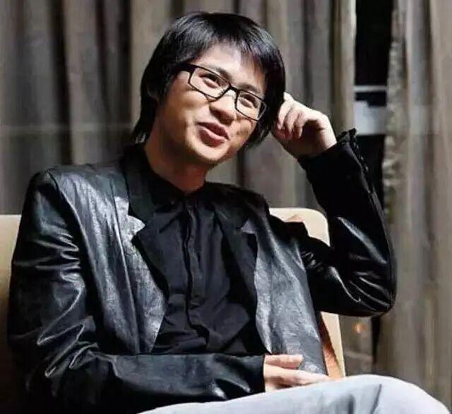 43岁韩寒近况曝光！娶制片人生2个孩子，如今跨界做导演身家过亿（组图） - 3