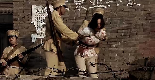 裸体被吊在房梁上,下体被插上铜棒通电,遗照被日寇供奉五十多年(组图) - 4