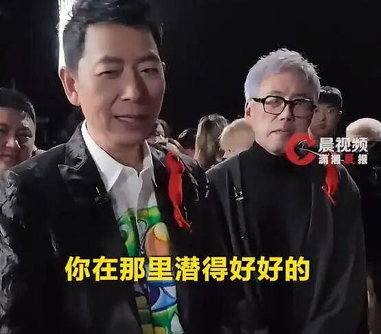 戴军自曝潜水时被威胁：突然被拔呼吸器（组图） - 1
