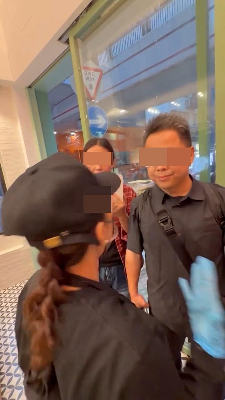不满店员讲英文?男女大闹中环食店:会不会说中文?(组图) - 14