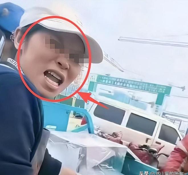 山东“倒饭姐”社死！“老底”被扒，正脸照流出，结局大快人心（组图） - 1