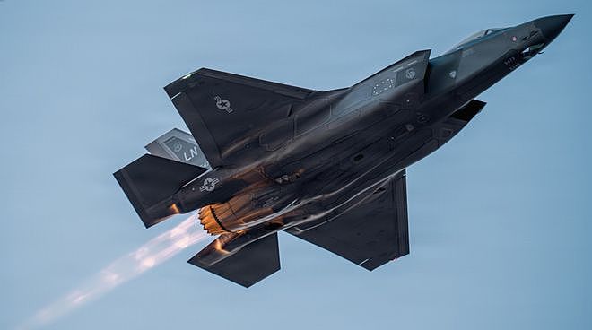 实战中首次被击中?美隐形战机F-35被伊朗打到“紧急迫降”?(组图) - 7