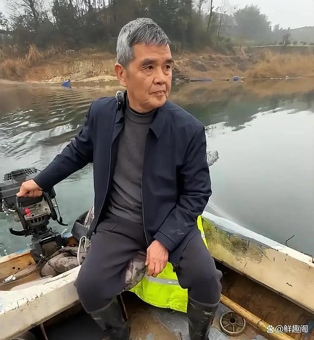 湖南一退休干部独居孤岛10年,方圆10公里就一人!每周给家人送有机菜,网友热议(组图) - 1