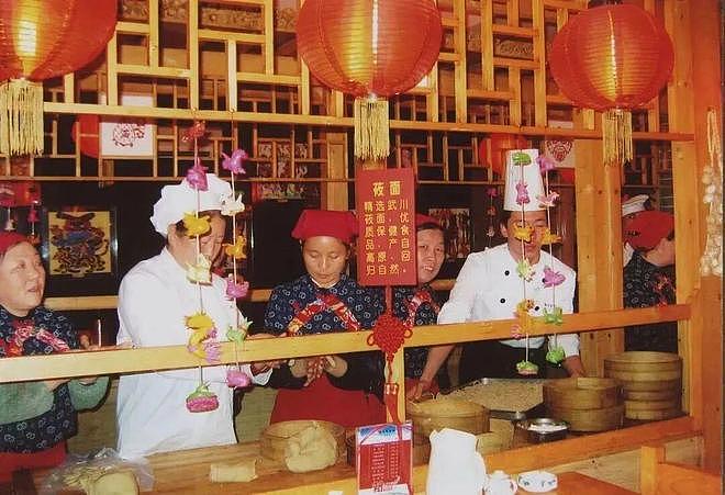 贾国龙发家门店“关一半”！西贝战略收缩，一季度拟关102家门店 - 4