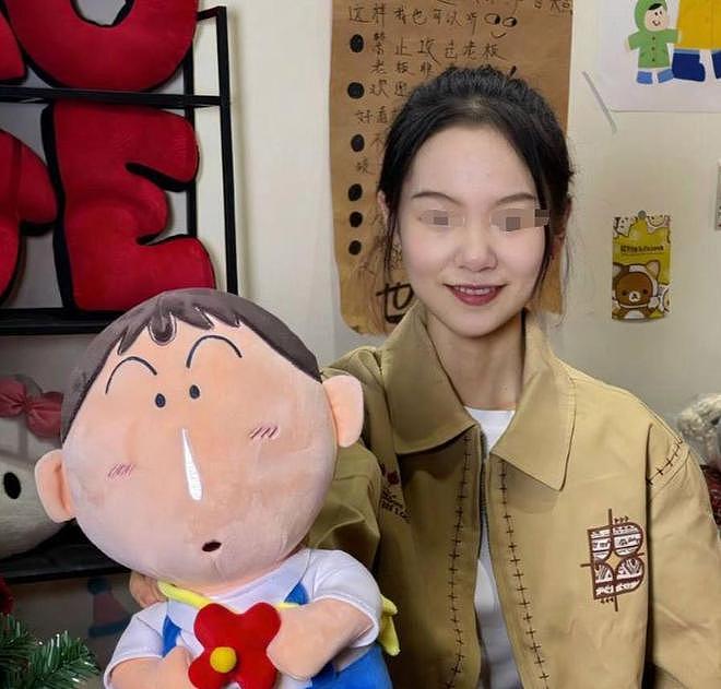 吃瓜!上海某影院一女子和男三看电影,被丈夫逮住,女子真容曝光(组图) - 6