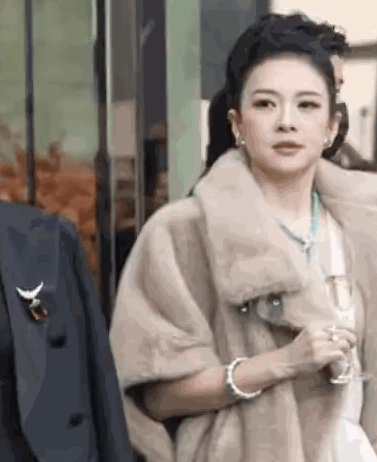 章子怡和唐嫣,人到中年幸不幸福都在脸上(组图) - 10