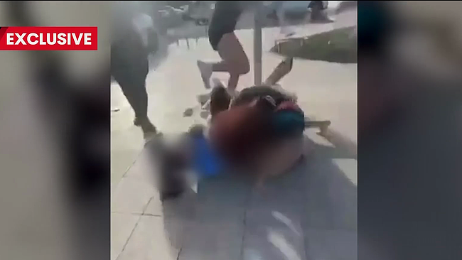“我绝不道歉！”澳洲母亲商场混战踢人头部，称为了“反击霸凌”（组图） - 2