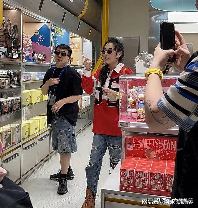 46岁张柏芝三亚被偶遇，素颜美到犯规，岁月对她真的公平吗? - 1