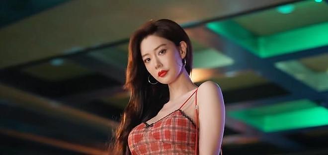 包贝尔新片开播,刚上线冲上榜单第一,女演员身材却成最大看点!(组图) - 4