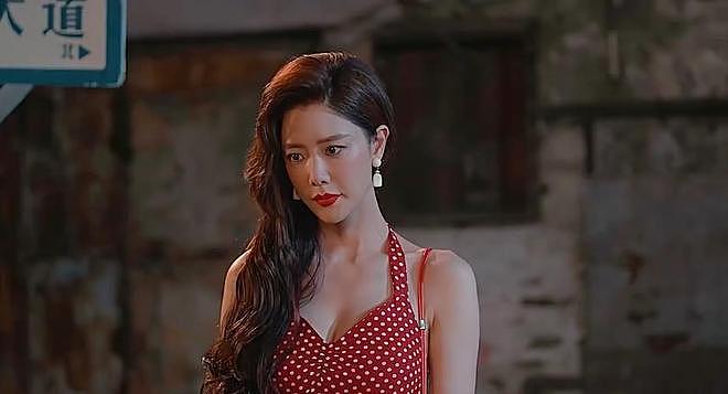 包贝尔新片开播,刚上线冲上榜单第一,女演员身材却成最大看点!(组图) - 7