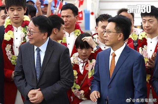 全红婵素颜回乡,一个细节粉碎全网焦虑!她的路,其实早就铺好了(组图) - 4
