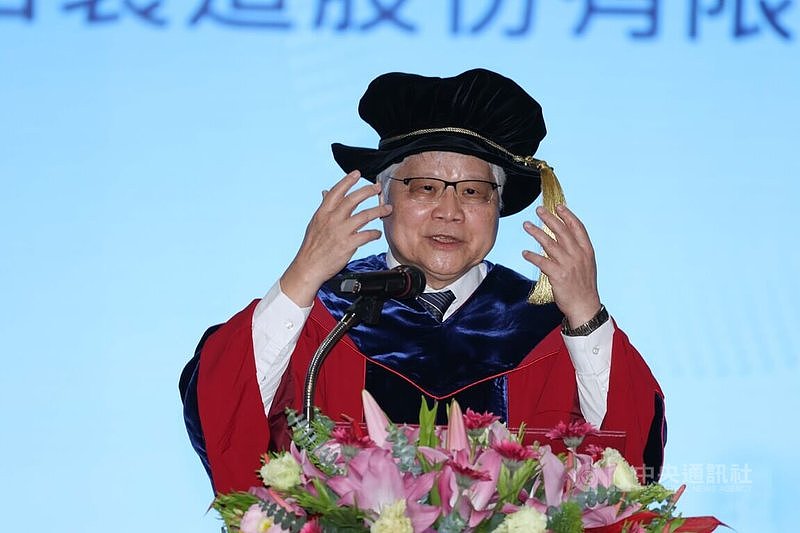 魏哲家获亚大名誉博士,直言中国机器人“没用”(组图) - 1
