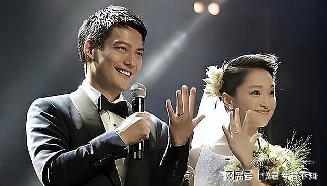 51岁周迅变样:满头白发脸松垮,瘪嘴像老奶奶,无儿无女成遗憾(组图) - 4