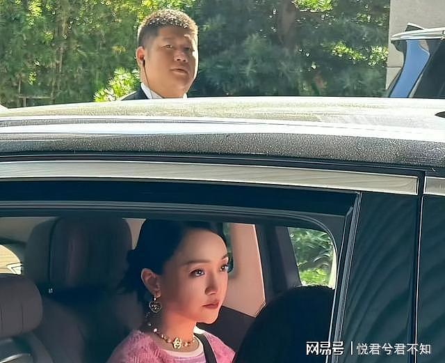 51岁周迅变样:满头白发脸松垮,瘪嘴像老奶奶,无儿无女成遗憾(组图) - 5