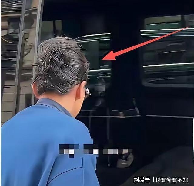 51岁周迅变样:满头白发脸松垮,瘪嘴像老奶奶,无儿无女成遗憾(组图) - 6