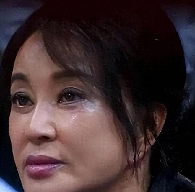 凌晨在北京去世、有8个男友?75岁刘晓庆私生活被扒,谣言太荒唐(组图) - 1