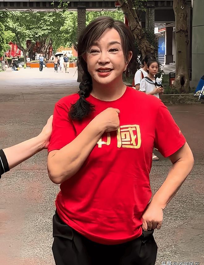 凌晨在北京去世、有8个男友?75岁刘晓庆私生活被扒,谣言太荒唐(组图) - 5