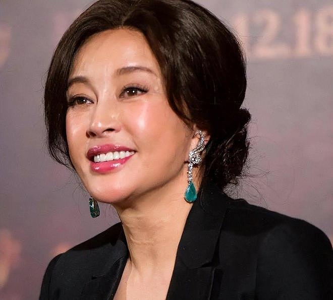 凌晨在北京去世、有8个男友?75岁刘晓庆私生活被扒,谣言太荒唐(组图) - 7