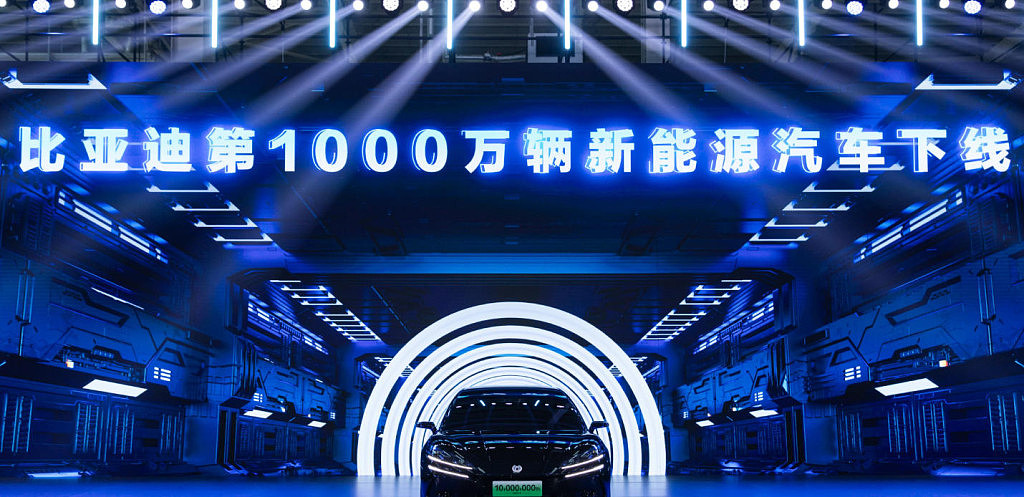 中国汽车销量首超日本，跃居世界第一！比亚迪纯电销量力压特斯拉（图） - 1