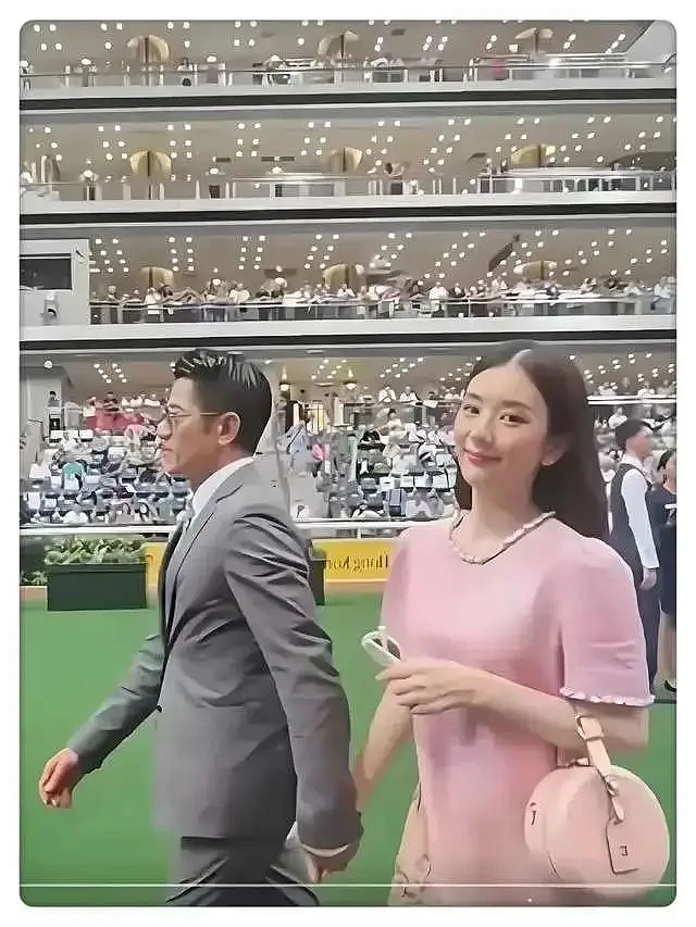 郭富城娇妻方媛首登综艺，穿搭引热议 ... - 4