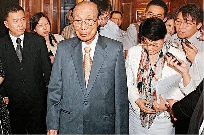邵逸夫留下238亿遗产,为何4个孩子没人愿继承,甚至连花圈都不给他送(组图) - 12