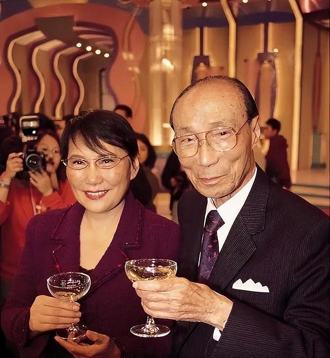 邵逸夫留下238亿遗产,为何4个孩子没人愿继承,甚至连花圈都不给他送(组图) - 13