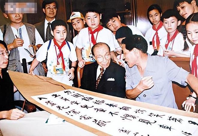 邵逸夫留下238亿遗产,为何4个孩子没人愿继承,甚至连花圈都不给他送(组图) - 17