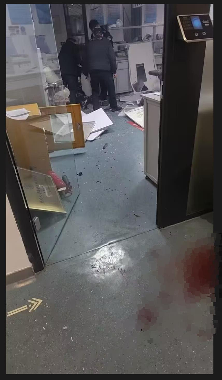 整个楼都震动…重庆大学实验室夜间爆炸1死3伤(图) - 1