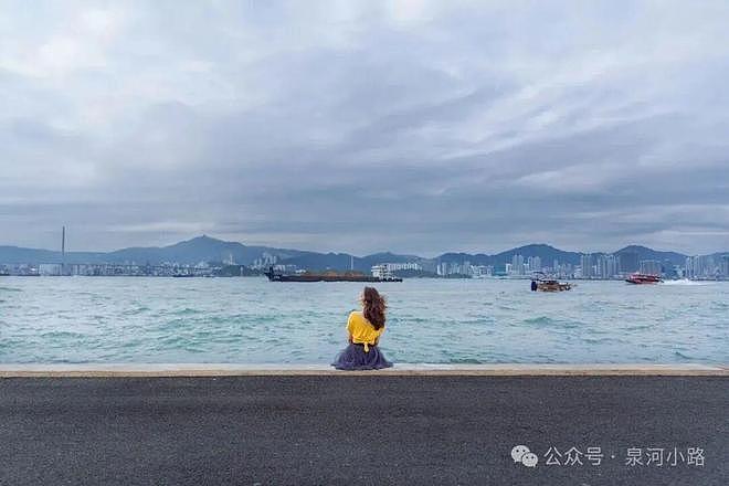 消费降级席卷中国！今年什么行业最惨淡？网民直呼“钱难挣，屎难吃” - 1