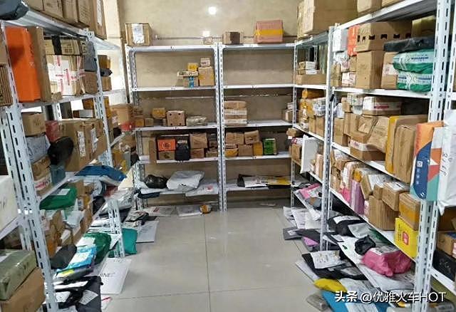 两会刚过快递站现四大怪象，取件竟成“渡劫”，谁在装睡？ - 1
