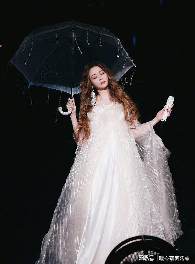 张靓颖自曝“做脸”过度导致表情管理困难，调侃自己是“不笑女” - 4
