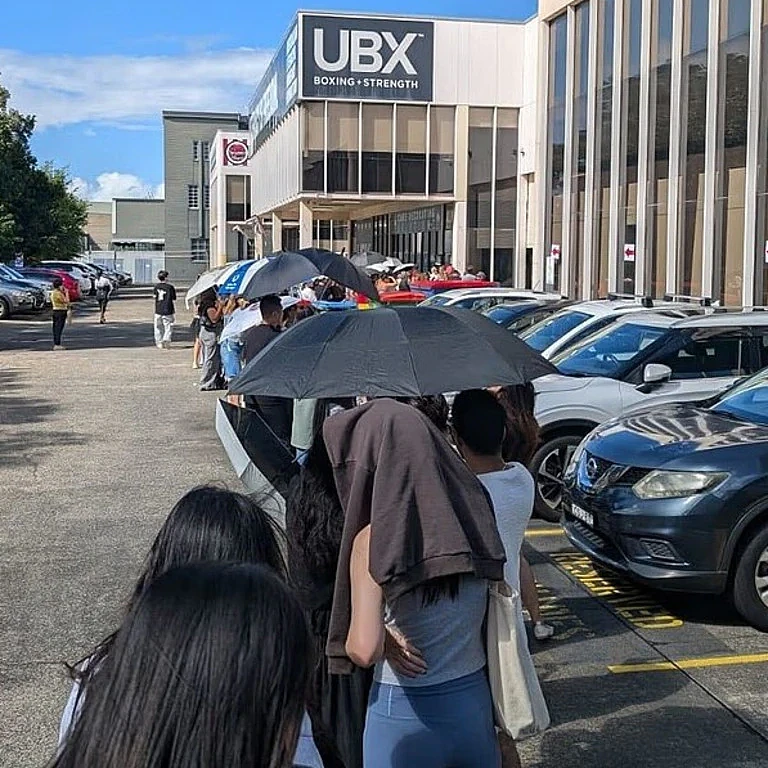 悉尼工业区变身奢侈品折扣天堂!Gucci等大牌遭疯抢,网友:救命稻草(组图) - 2