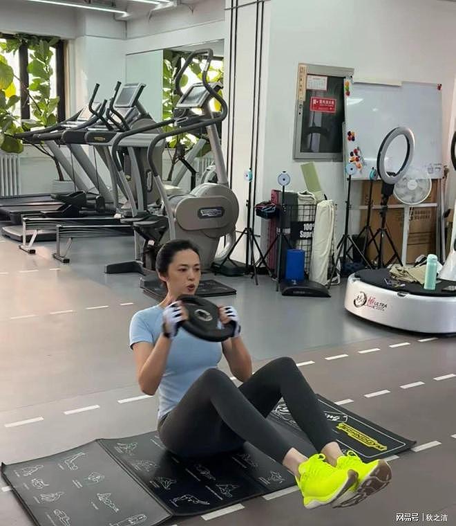 46岁姚晨健身照炸屏，素颜水灵腰腹紧致，同贾玲共用金牌教练（组图） - 13