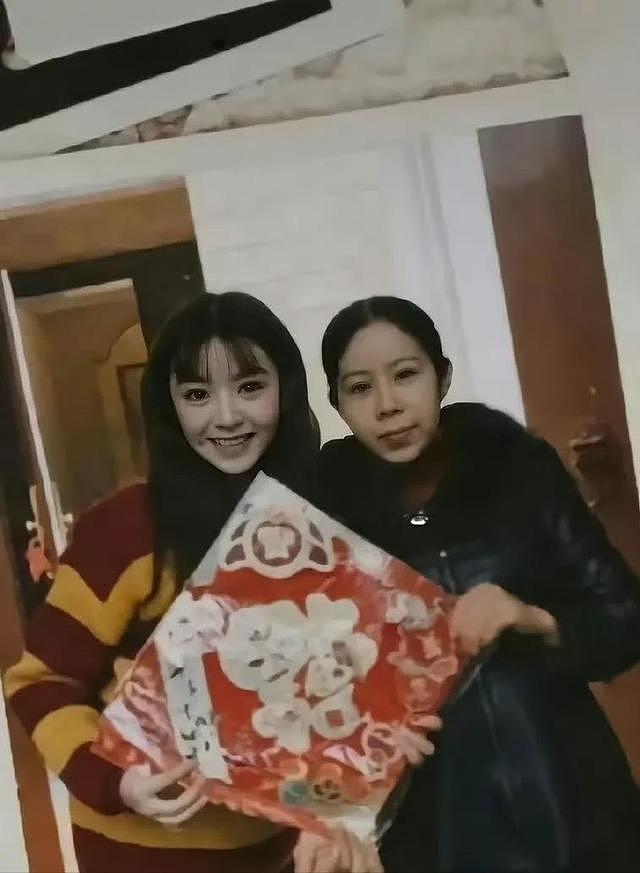田曦薇算不算中了基因彩票？父母颜值普通，却生出这么出挑的长相（组图） - 2