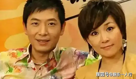 与李静牵手散步近1个月，戴军再曝猛料....（组图） - 1