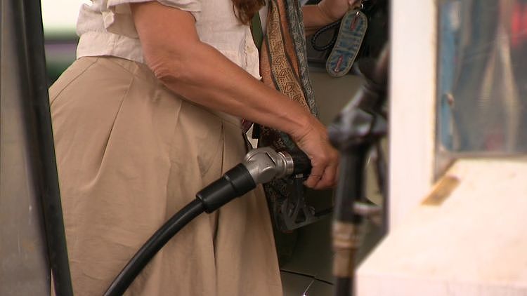 油价逼近$3大关，澳人开始疯抢电动车！月搜索量暴涨3倍（组图） - 1
