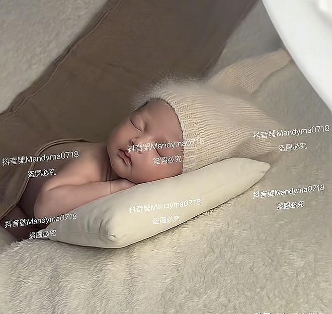 马筱梅更新动态，晒出小汪宝的满月照片，遗传妈妈元宝嘴，好可爱（组图） - 3