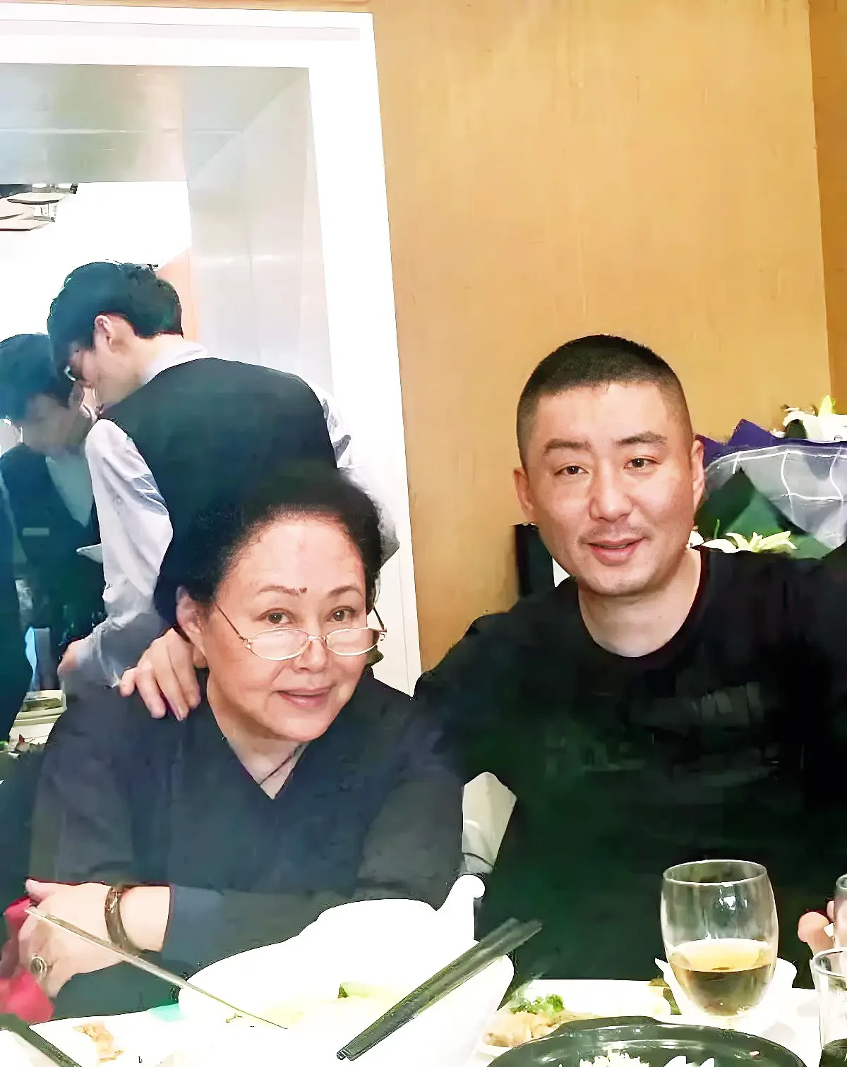 斯琴高娃:76岁的她还要为了儿女去拍戏....(组图) - 11