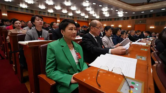 “保姆车”和“流量明星”：中国影视监管当局为何要打击“撕番位”（组图） - 4