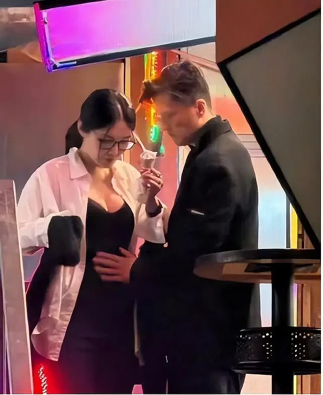 恭喜！香港第一深情男星与美胸女星完婚（组图） - 8