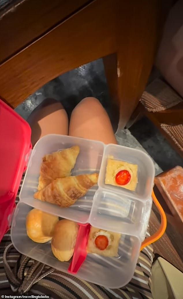 “这就是偷窃!”澳洲宝妈分享酒店自助餐省钱秘笈,网友吵翻了(组图) - 3