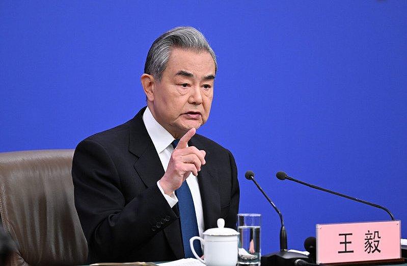 中国船东货轮过“安全走廊”，王毅通话伊朗外长：抓住和平窗口（组图） - 2