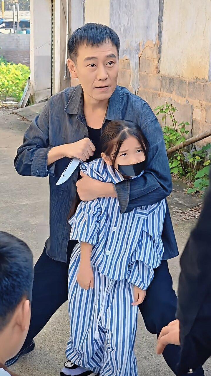 5岁娃宫斗、化身商界“大佬”炒股“狂赚20亿”…中国儿童微短剧爆火（组图） - 4