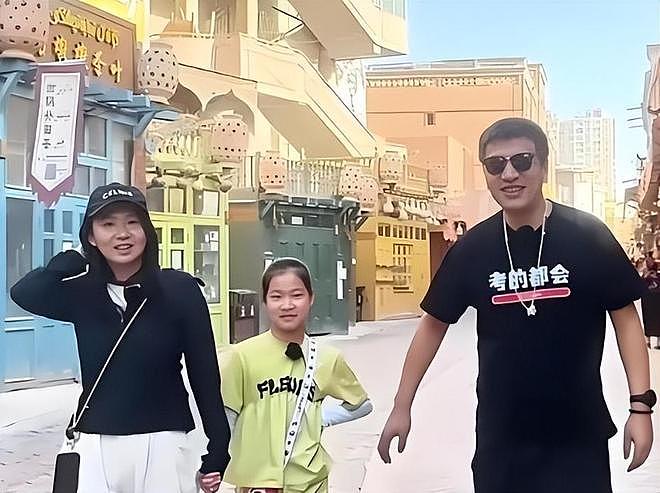 钱再多有什么用?张雪峰遗孀的现状,给所有中年人提了个醒!(组图) - 11