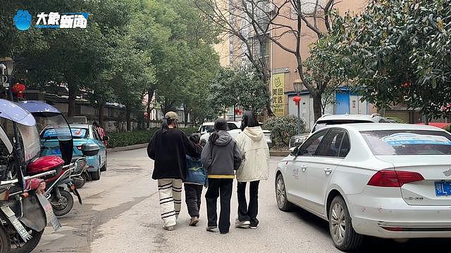 继母烫幼子下体逼吃大便，姐弟惨遭虐待生母怒讨说法（组图） - 11
